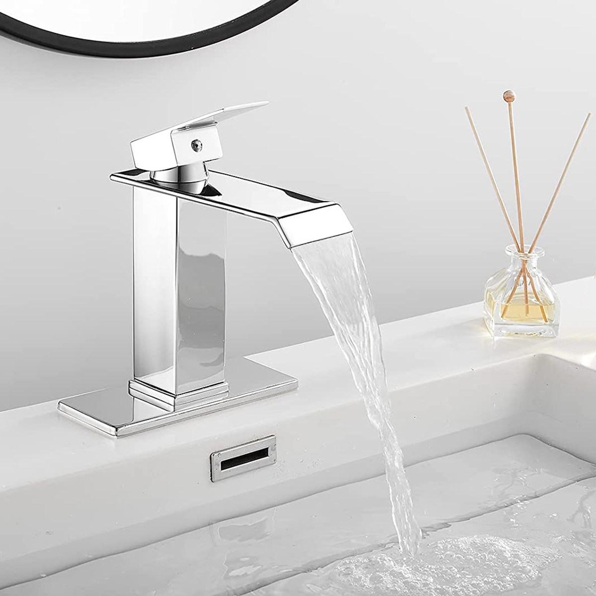 Moderner SUS 304-Waschtisch-Waschtisch-Wasserhahn aus poliertem Chrom mit Wasserfallauslauf 