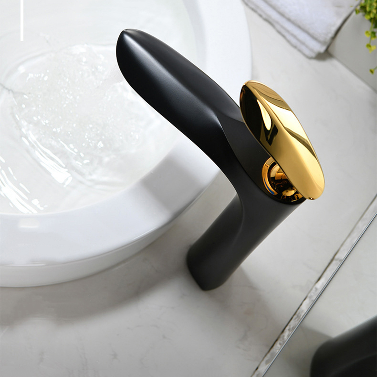 Aquacubic Messingkörper Einhand-Gold-Badezimmer-Waschraum-Waschbecken-Hahn